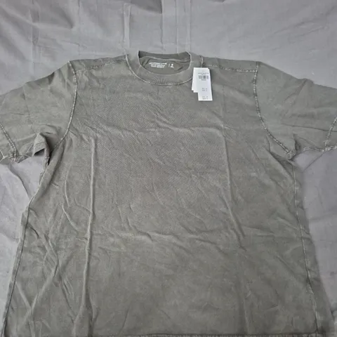 ABERCROMBIE & FITCH SOFT A&F TEE IN GREY - MEDIUM