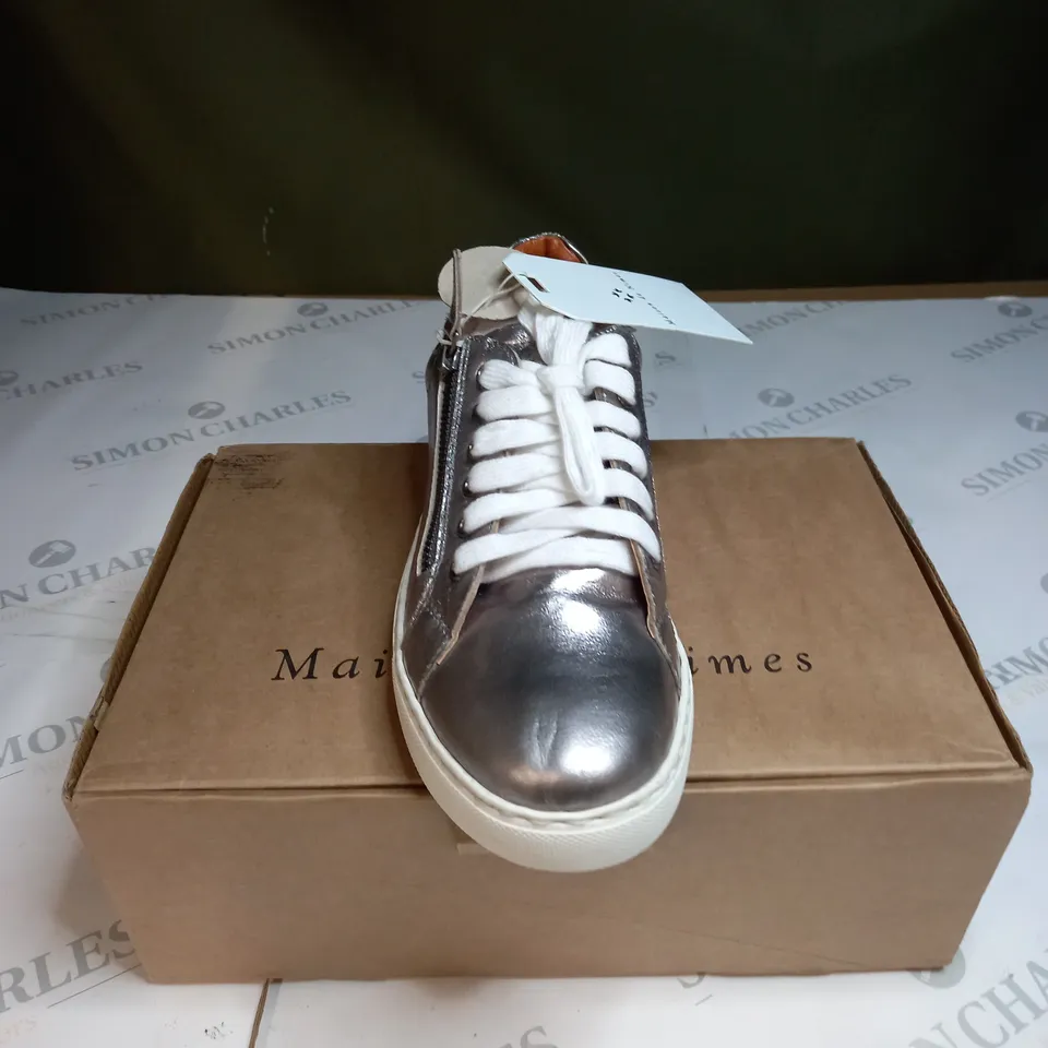BOXED MAISON DE NIMES SILVER TRAINERS SIZE 7