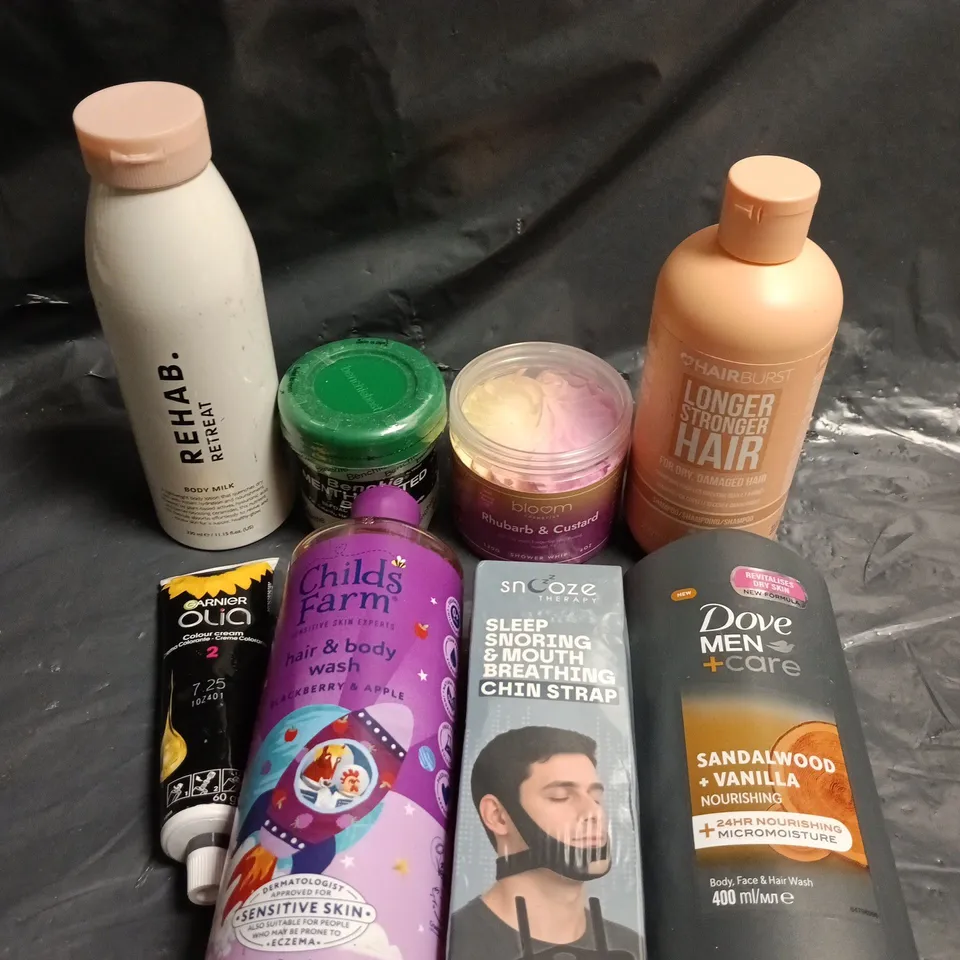 APPROXIMATELY 15 ASSORTED HEALTH & BEAUTY PRODUCTS TO INCLUDE DOVE SHOWER GEL, CHIN STRAP, REHAB RETREAT ETC 