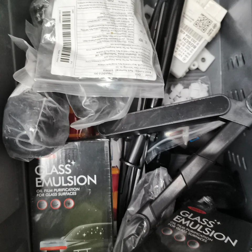 APPROXIMATELY 15 ASSORTED VEHICLE PARTS/ACCESSORIES TO INCLUDE WHEEL BEARING WEIGHTS, ICE SCRAPER, GLASS EMULSION ETC 