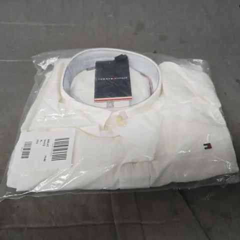BAGGED TOMMY HILFIGER BUTTON SHIRT - SIZE XL
