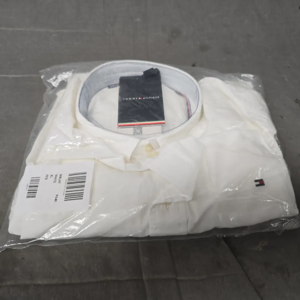 BAGGED TOMMY HILFIGER BUTTON SHIRT - SIZE XL