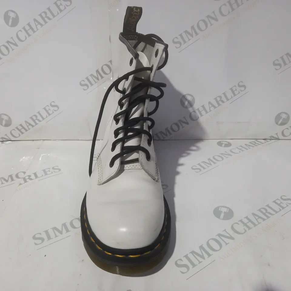 BOXED PAIR OF DR MARTENS ANKLE BOOTS IN WHITE UK SIZE 5
