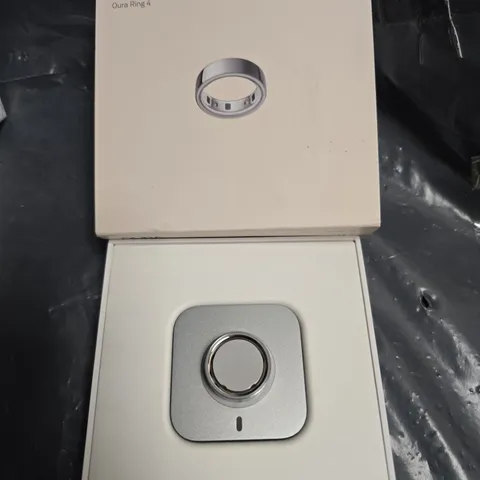 OURA RING 4 – SILVER, BOXED