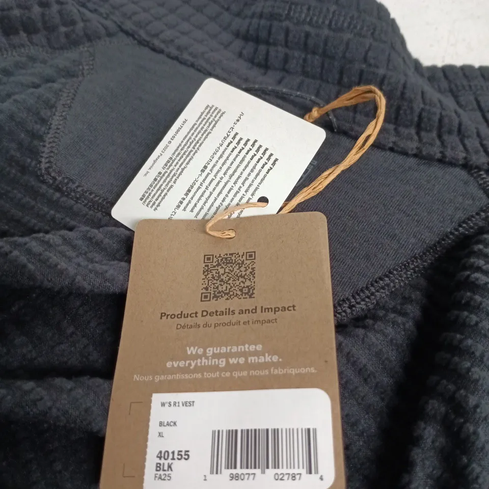 PATAGONIA WOMEN'S R1 VEST – BLACK – XL