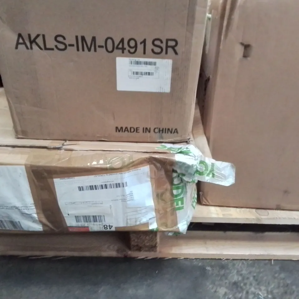 PALLET OF APPROXIMATELY 8 ASSORTED ITEMS TO INCLUDE - ICE MAKER , STORAGE SLEEVE , ARMCHAIR ETC