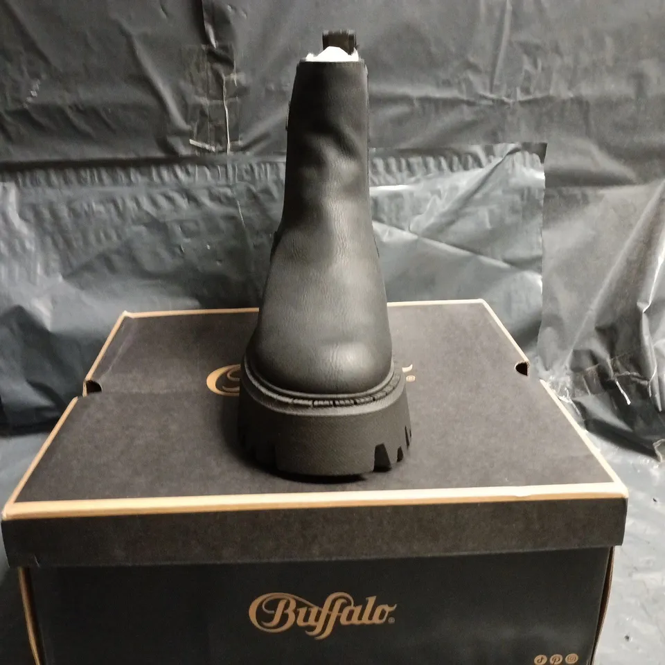 BUFFALO BLACK LEATHER BOOTS WITH THICK LUG SOLE SIZE 6