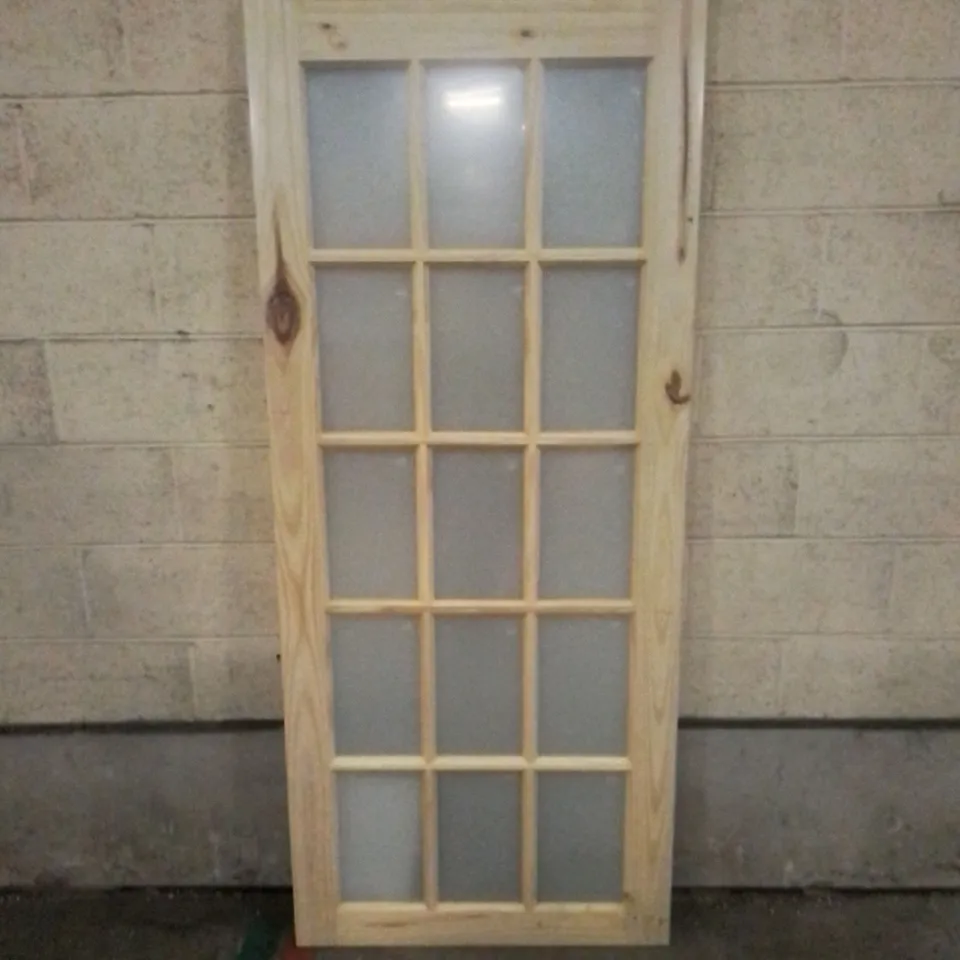 SEALED 15 LITE KNOTTY PINE OBSCUR GLAZED INTERNAL DOOR // SIZE: 1981MM X 838MM