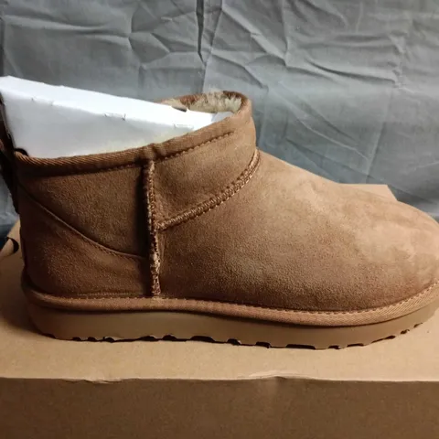 BOXED PAIRF OF UGG BROWN SUEDE ANKLE BOOTS - UK SIZE 6