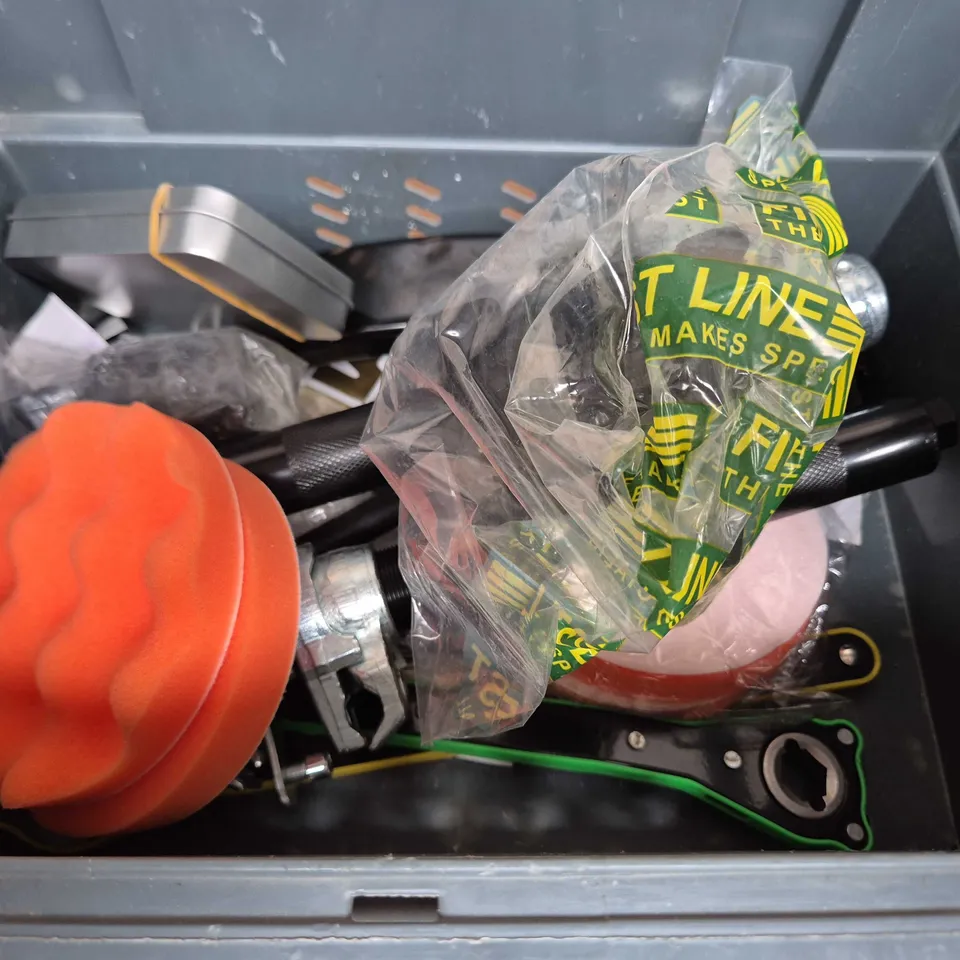 APPROXIMATELY 6 ASSORTED VEHICLE PARTS & ACCESSORIES