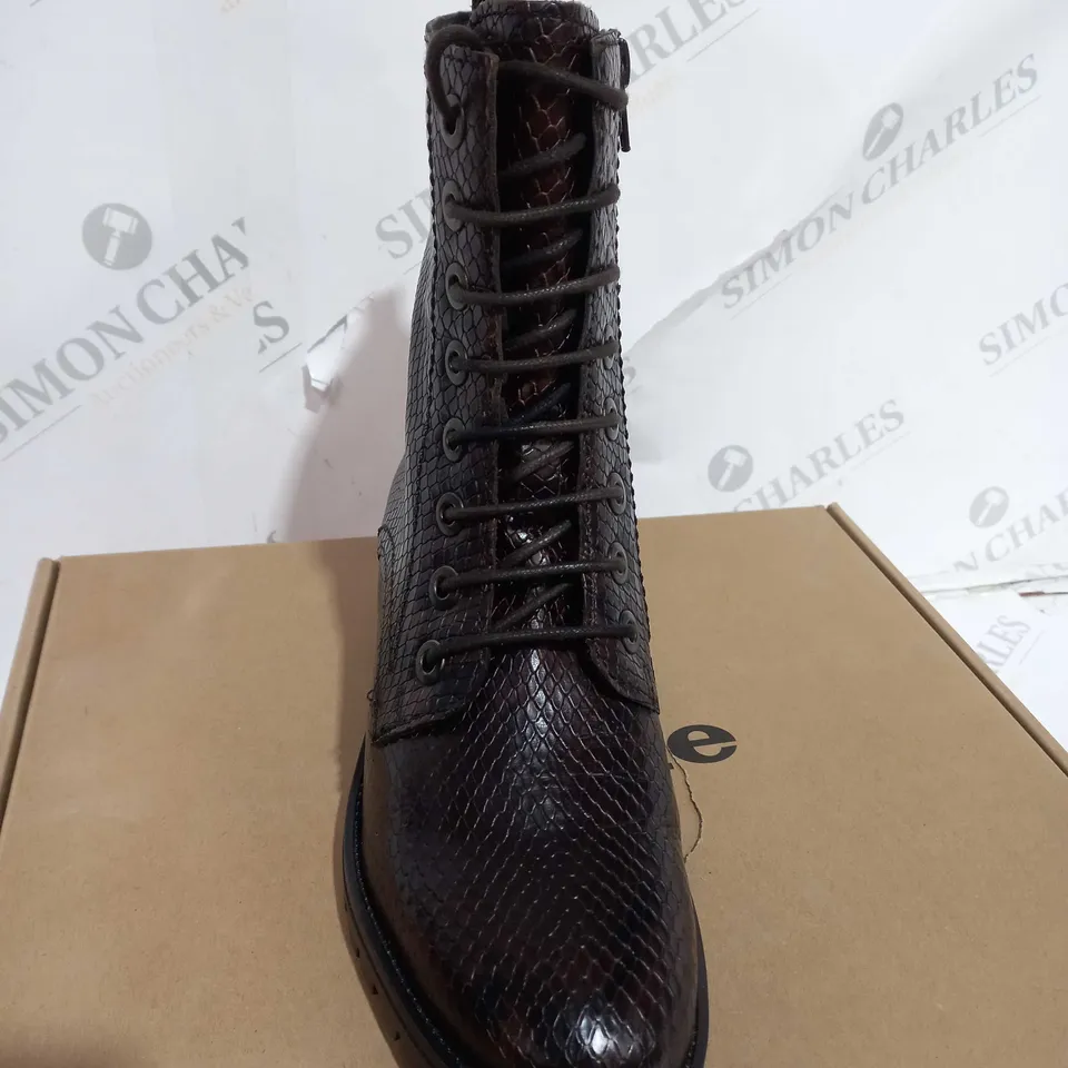 BOXED DUNE DARK BROWN CLETED HIKER BOOT - SIZE 3