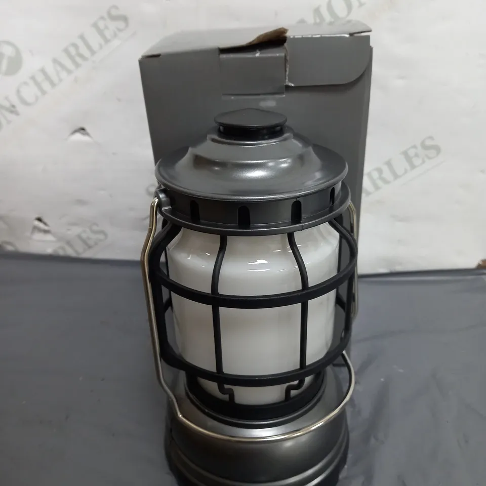 SET OF 2 BATTERY POWERED LANTERN 
