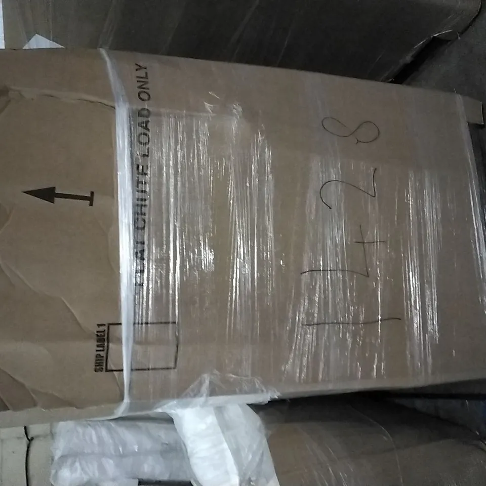 PALLET OF ASSORTED ITEMS INCLUDING HSYLYM VENETIAN BLINDS, PHI VILLA FOLDOUT ROUND TABLE, SOVIYAS, KATRIN CLASSIC SYSTEM TOILET