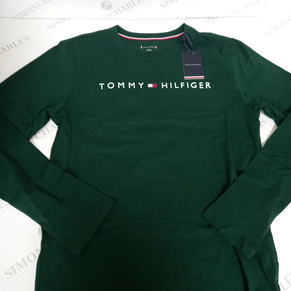 TOMMY HILFIGER LOUNGE SET SIZE 14-16 YEARS