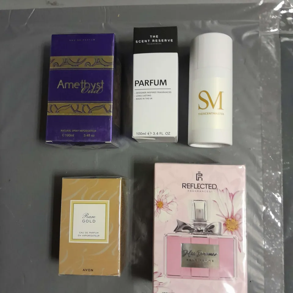 BOX OF APPROXIMATELY 5 ASSORTED BOXED FRAGRANCES TO INCLUDE - REFLECTED MISS DREAMER - AVON RARE GOLD - &ATTAR AMETHYST OUD - ETC