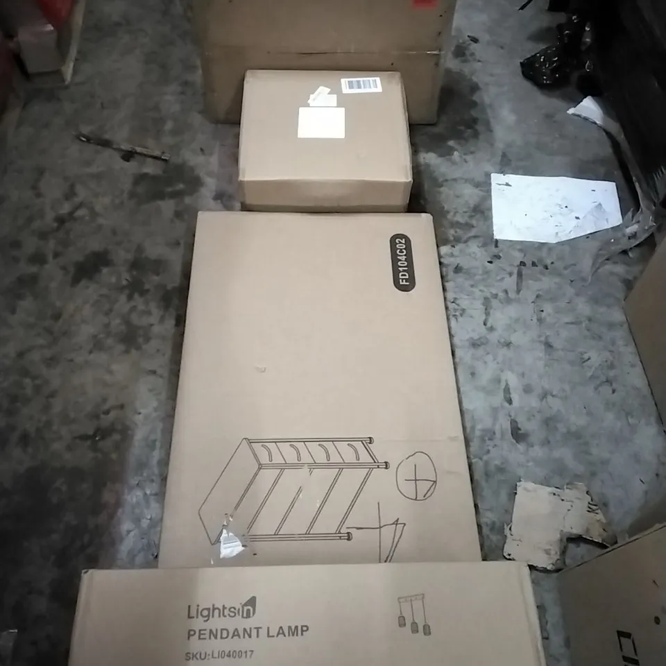 PALLET OF HOUSEHOLD ITEMS TO INCLUDE VIBRATION PLATE EXCERISE MACHINE,  CHRISTMAS TREE, DRESSER, LIGHTS IN PENDANT LAMP  AND OTHER ASSORTED ITEMS...