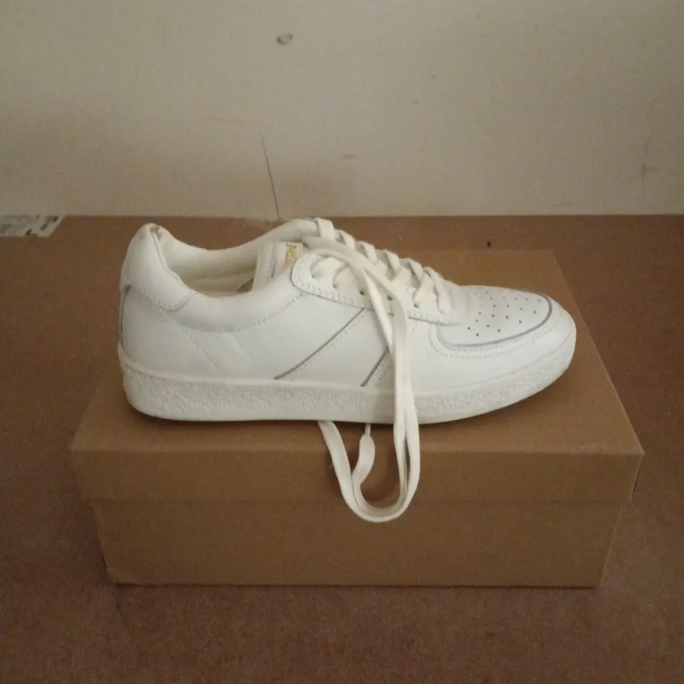 BOXED PAIR OF CTRNE GEODE SNEAKERS IN WHITE - UK 4