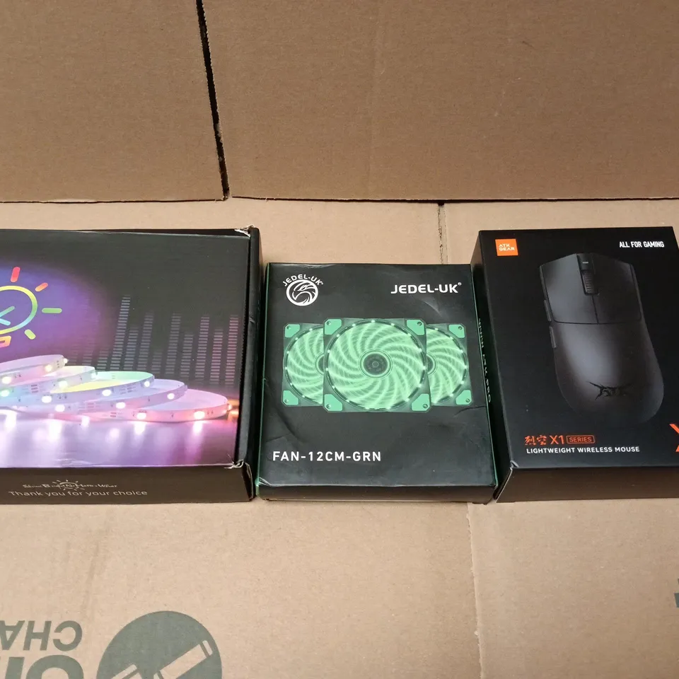 APPROX 10 ASSORTED ITEMS TO INCLUDE COMPUTER MOUSE, LED LIGHT STRIPS AND JEDEL FAN