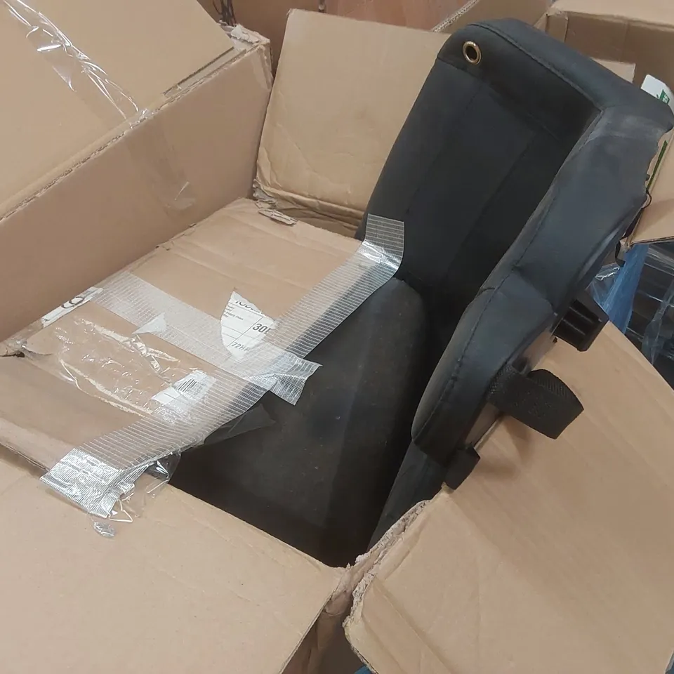 PALLET CONTAINING A VERY LARGE QUANTITY OF ASSORTED ITEMS INCLUDING: MINI DIRTBIKE/QUADBIKE PARTS ECT