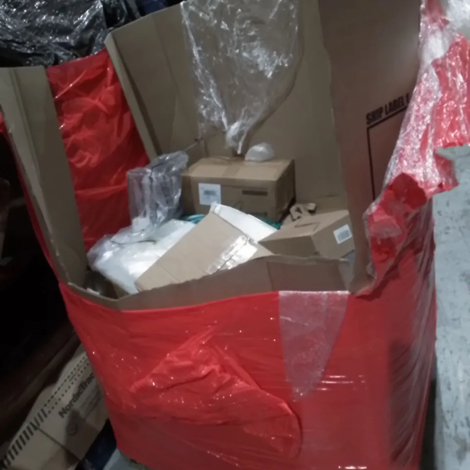 PALLET OF ASSORTED ITEMS TO INCLUDE: PORTABLE TROLLEY, ELECTRIC PRESSURE COOKER, RUG, DORK DIARIES, 34CM WOK ETC