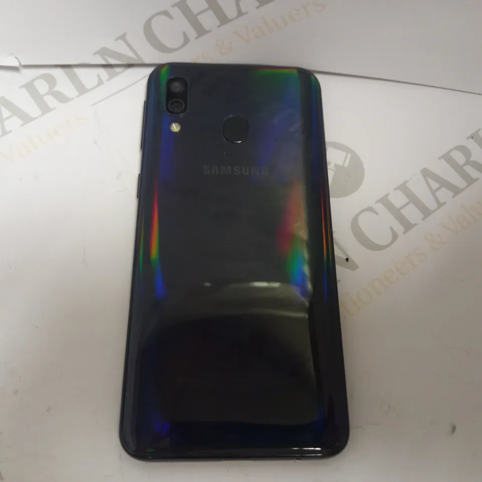SAMSUNG GALAXY A40