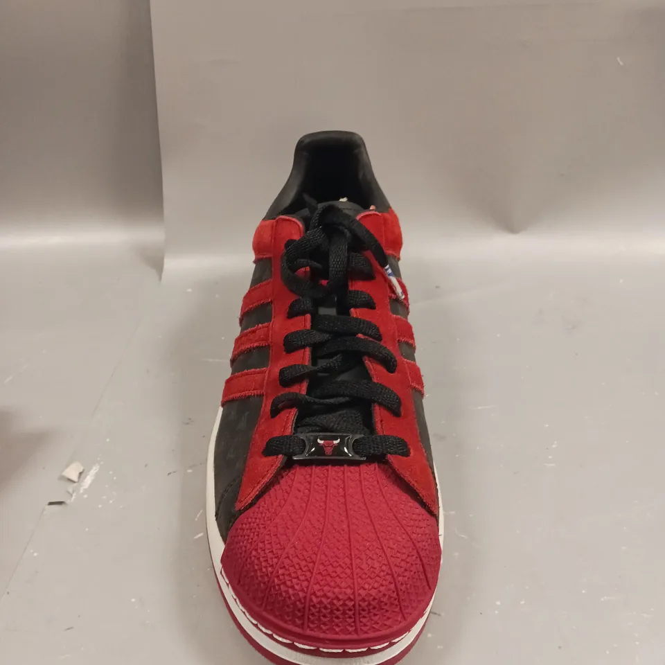 RARE ADIDAS SUPERSTARS NBA CHICAGO BULLS TRAINERS SIZE 12.5