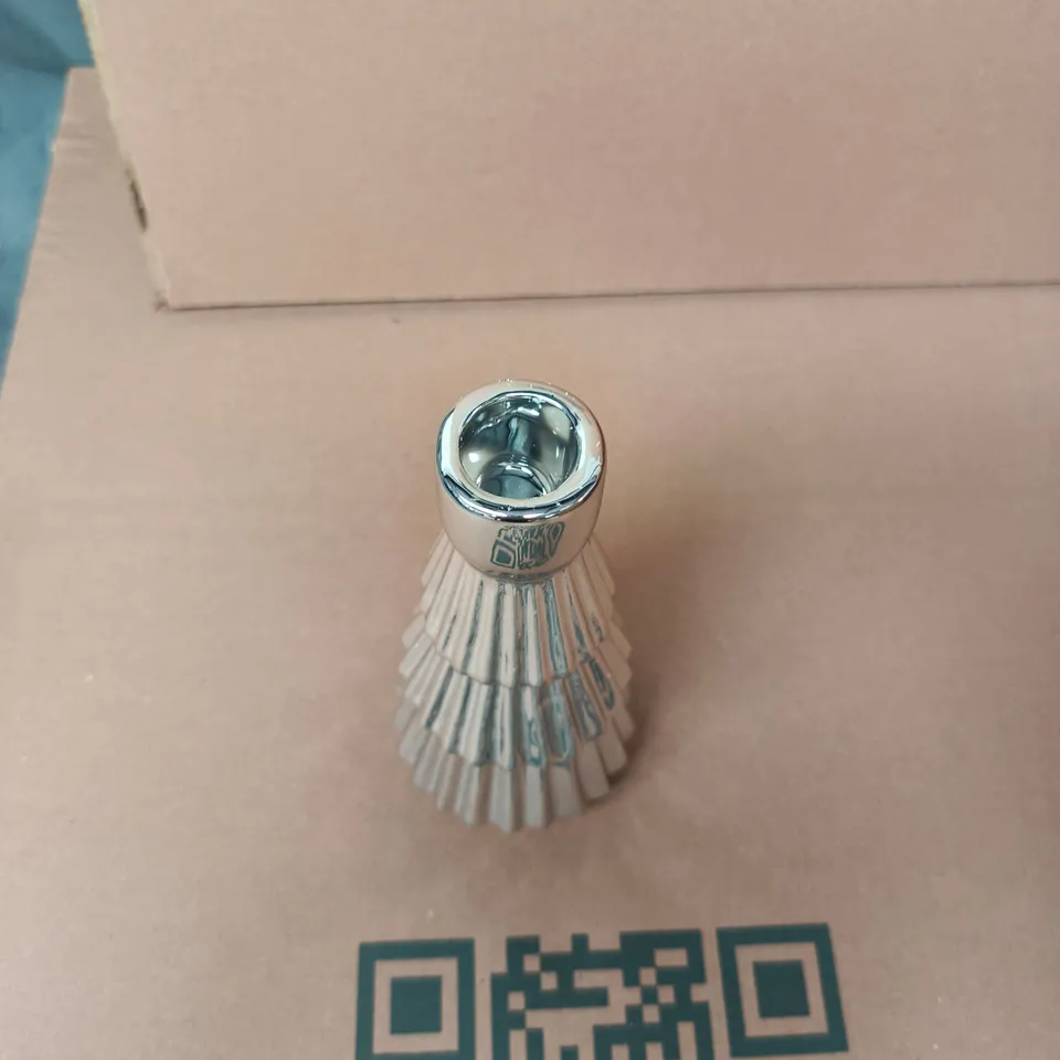 GISELA GRAHAM LONDON - BOX OF 4 SILVER CHRISTMAS TREE SHAPED CANDLE HOLDERS