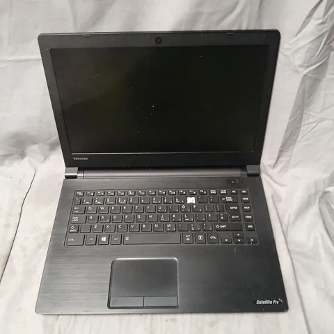 TOSHIBA SATELLITE PRO R40-C LAPTOP (BLACK)