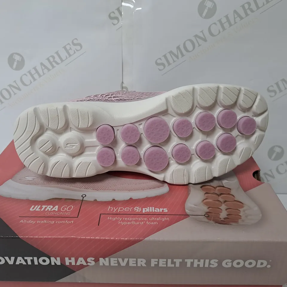 BOXED PAIR OF SKETCHERS GO WALK 6 WOMEN'S SHOES // SIZE: 6.5 UK