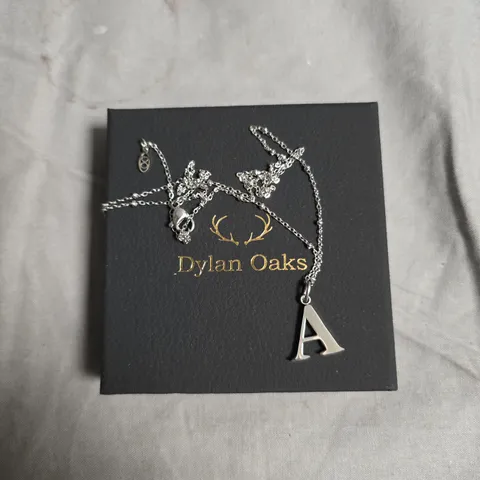 DYLAN OAKS NECKLACE WITH A INITIAL PENDANT