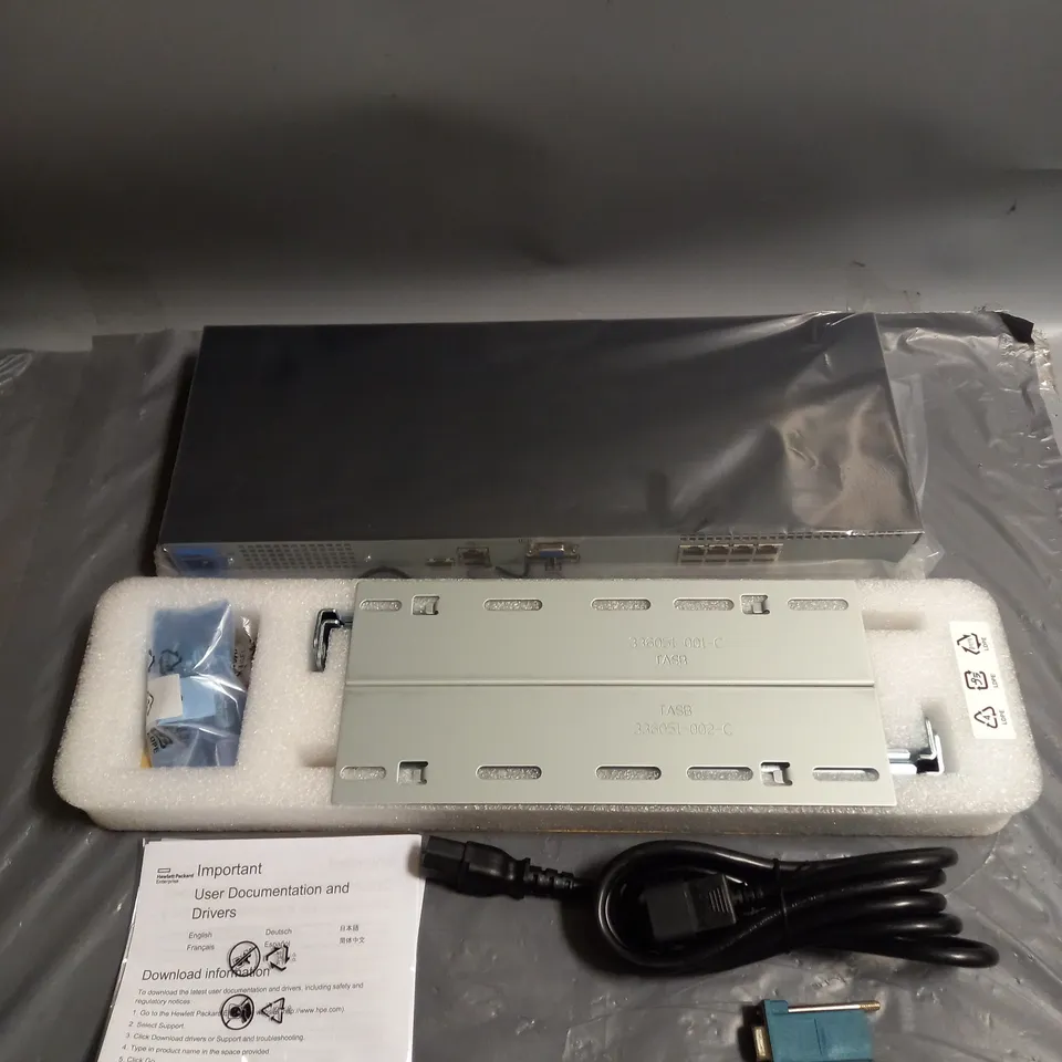 HPE 0X1X8 G3 KVM CONSOLE SWITCH AF651A