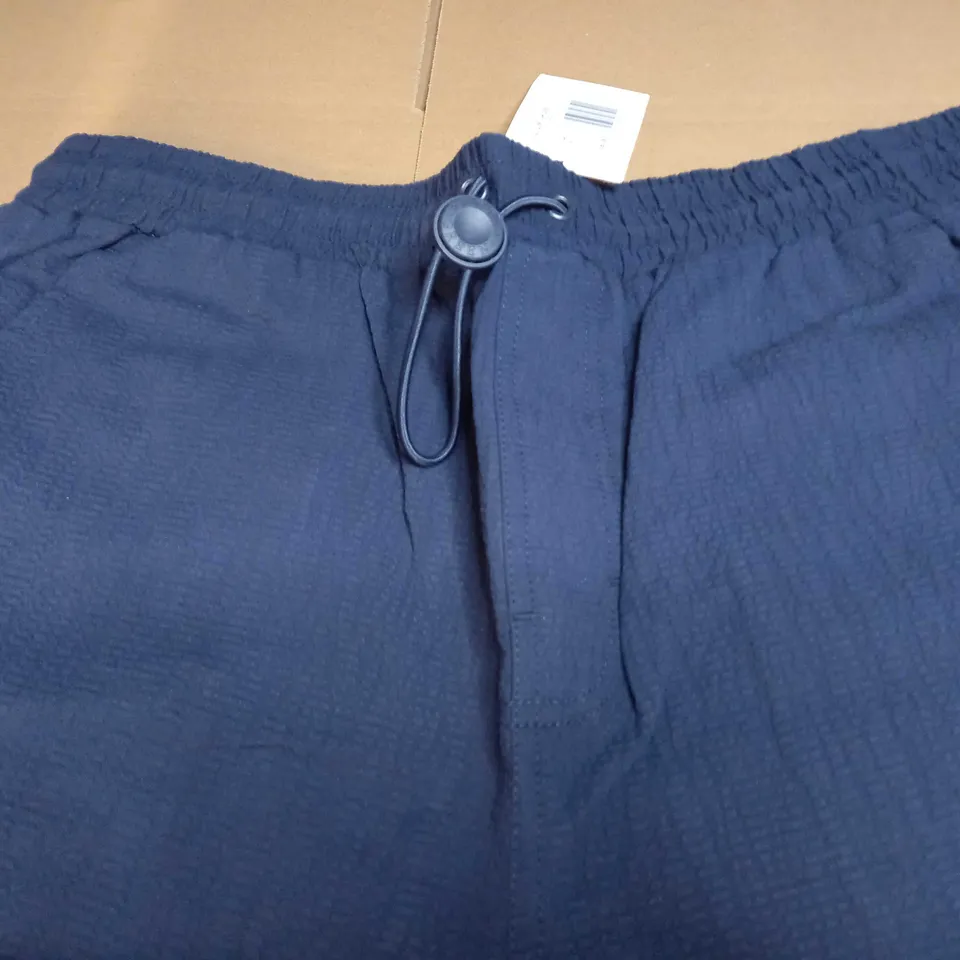 PRETTY GREEN SEERSUCKER SHORTS IN NAVY - MEDIUM