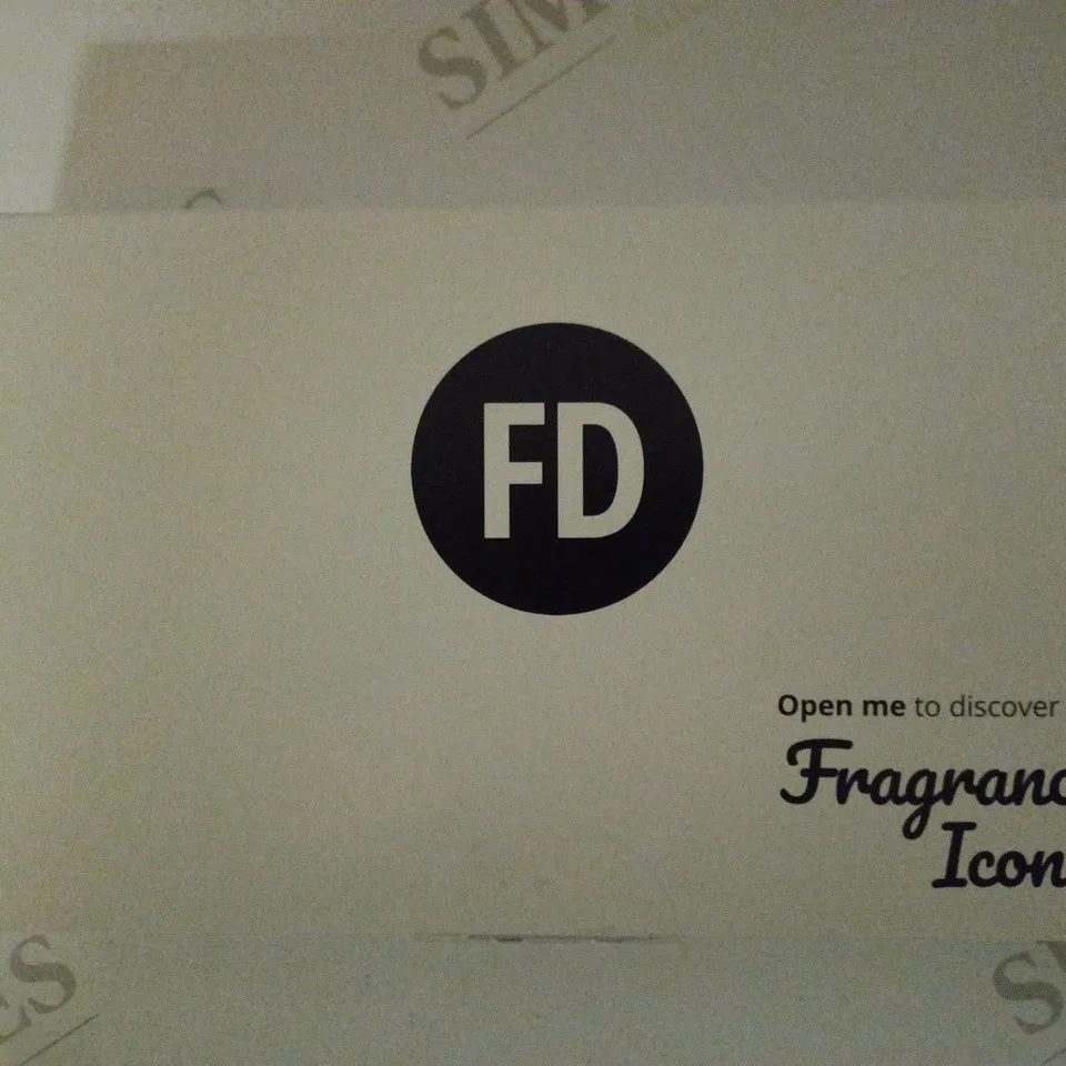 LOT OF 10 FRAGRANCE DIRECT SHARE THE LOVE OF FRAGRANCE BOX TO INCLUDE ALIEN GODDESS, CACHAREL, DIESEL, PRADA, RALPH LAUREN, AND V&R 1.2ML SAMPLE SPRAYS