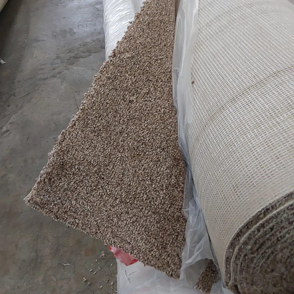 ROLL OF QUALITY STAINAWAY HARVEST HEATHERS CHESTNUT CARPET // SIZE: APPROXIMATELY 4 X 9.1m