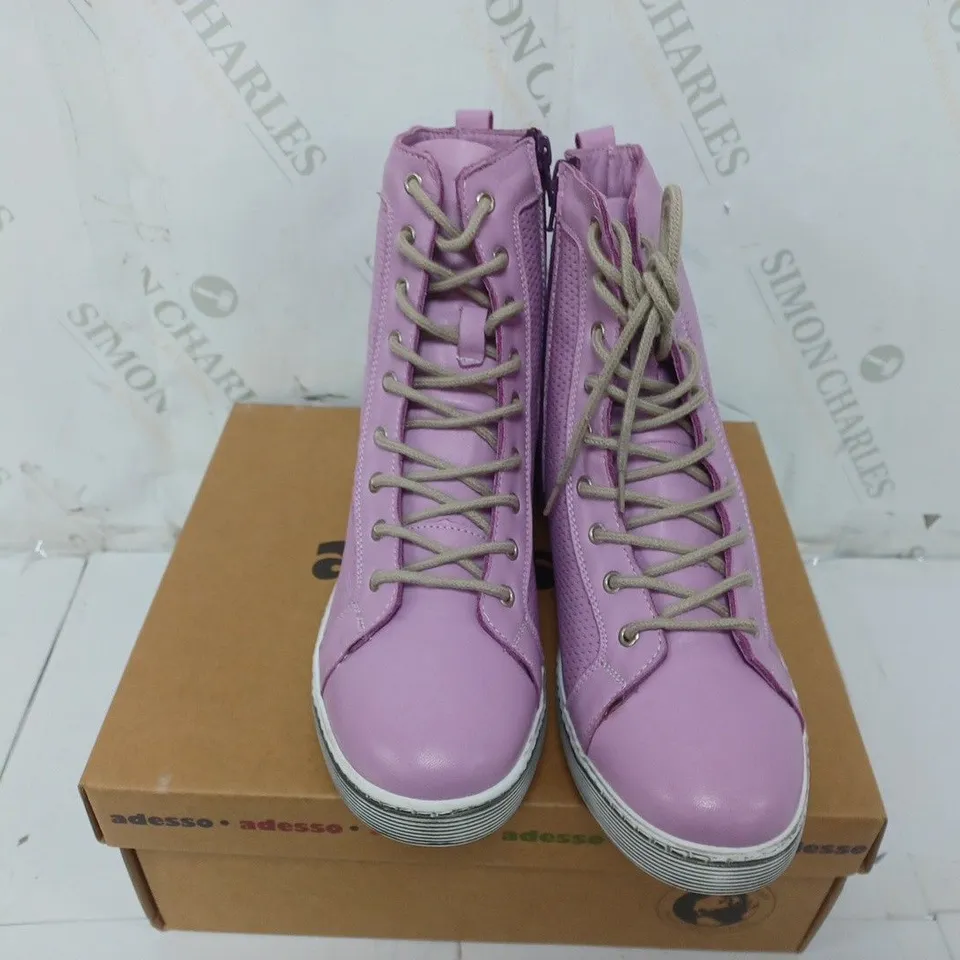 BOXED PAIR OF ADESSO BOOTS SIZE 7