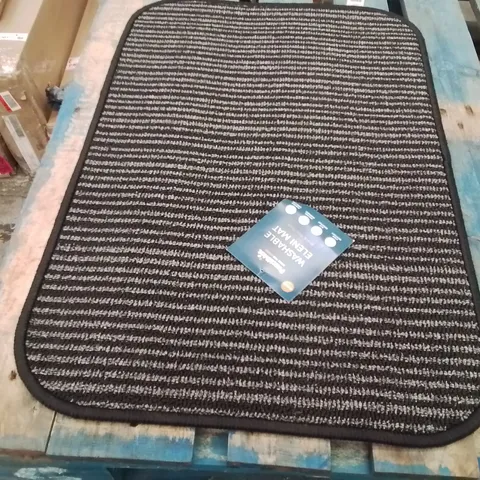 QUALITY DESIGNER AREA RUG - APPROXIMATELY 75X50CM