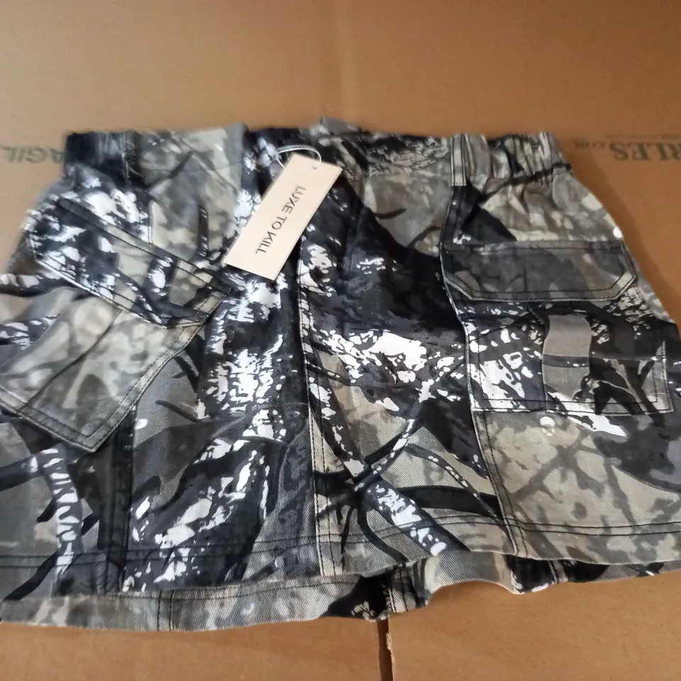 LUXE TO KILL BLACK WILDLIFE CAMO MINI SKIRT - 10