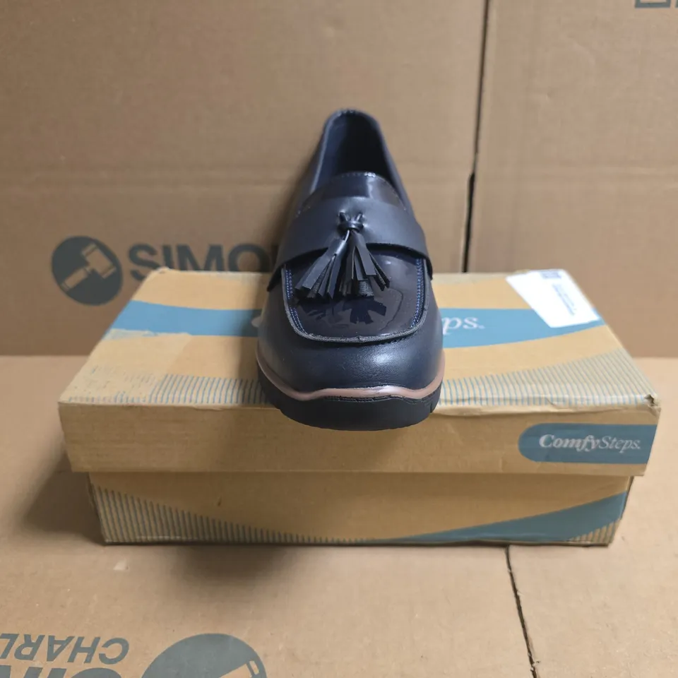 BOXED PAIR OF COMFY STEPS YVONNE WEDGE LOAFERS IN MIDNIGHT NAVY SIZE 8