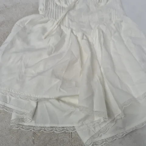 UK 12 PRETTYLITTLETHING WHITE WOVEN LACE DETAIL STRAPPY PLAYSUIT