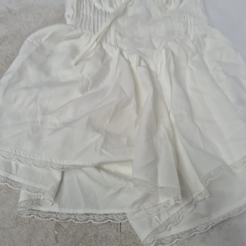 UK 12 PRETTYLITTLETHING WHITE WOVEN LACE DETAIL STRAPPY PLAYSUIT