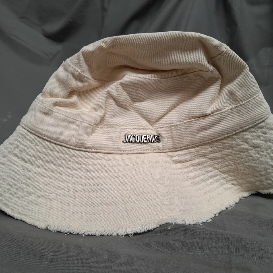 JACQUEMUS CREAM STRING BUCKET HAT 