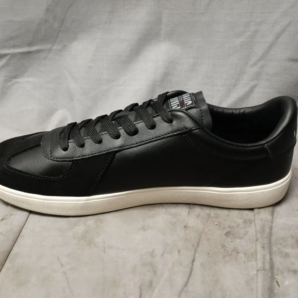 LACOSTE BASESHOT PRO 125 3 SMA LEATHER SNEAKERS – BLACK (UK 11)