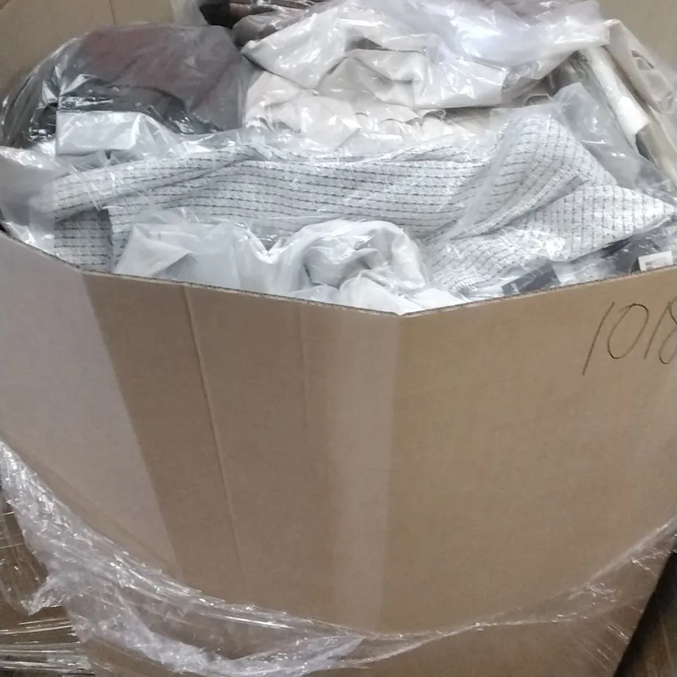 A PALLET CONTAINING APPROXIMATELY 100 BRAND NEW DESIGNER WOMEN'S CLOTHES WHICH INCLUDE; VARIOUS STYLES OF JD WILLIAMS COATS, BLAZERS ETC