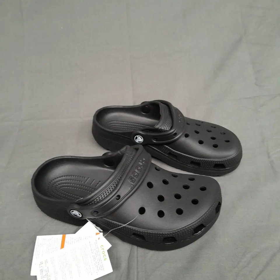 UNBOXED PAIR OF CROCS REVIVA BLACK SIZE M5