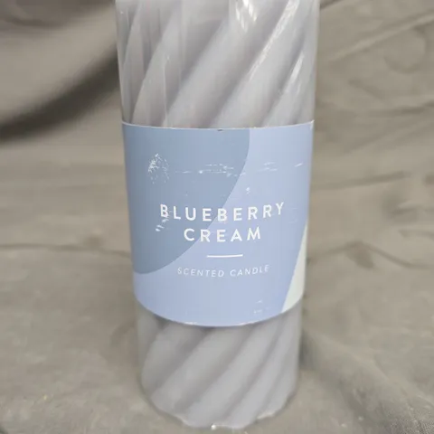 4 BLUEBERRY CREAM SCENTED CANDLES (4x460g)