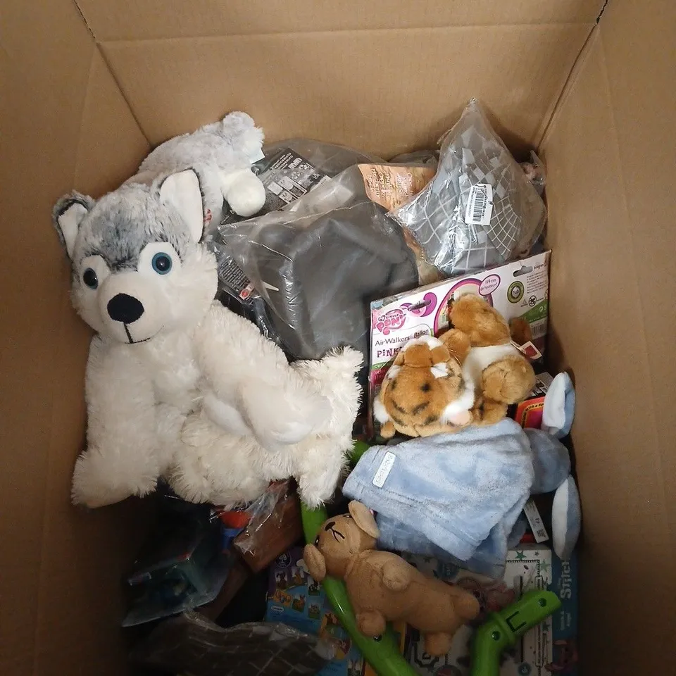 BOX OF APPROXIMATELY 15 ASSORTED ITEMS INCLUDING DOG SOFT TOYS, TIGER SOFT TOY AND DISNEY FROZEN ELSA DOLL