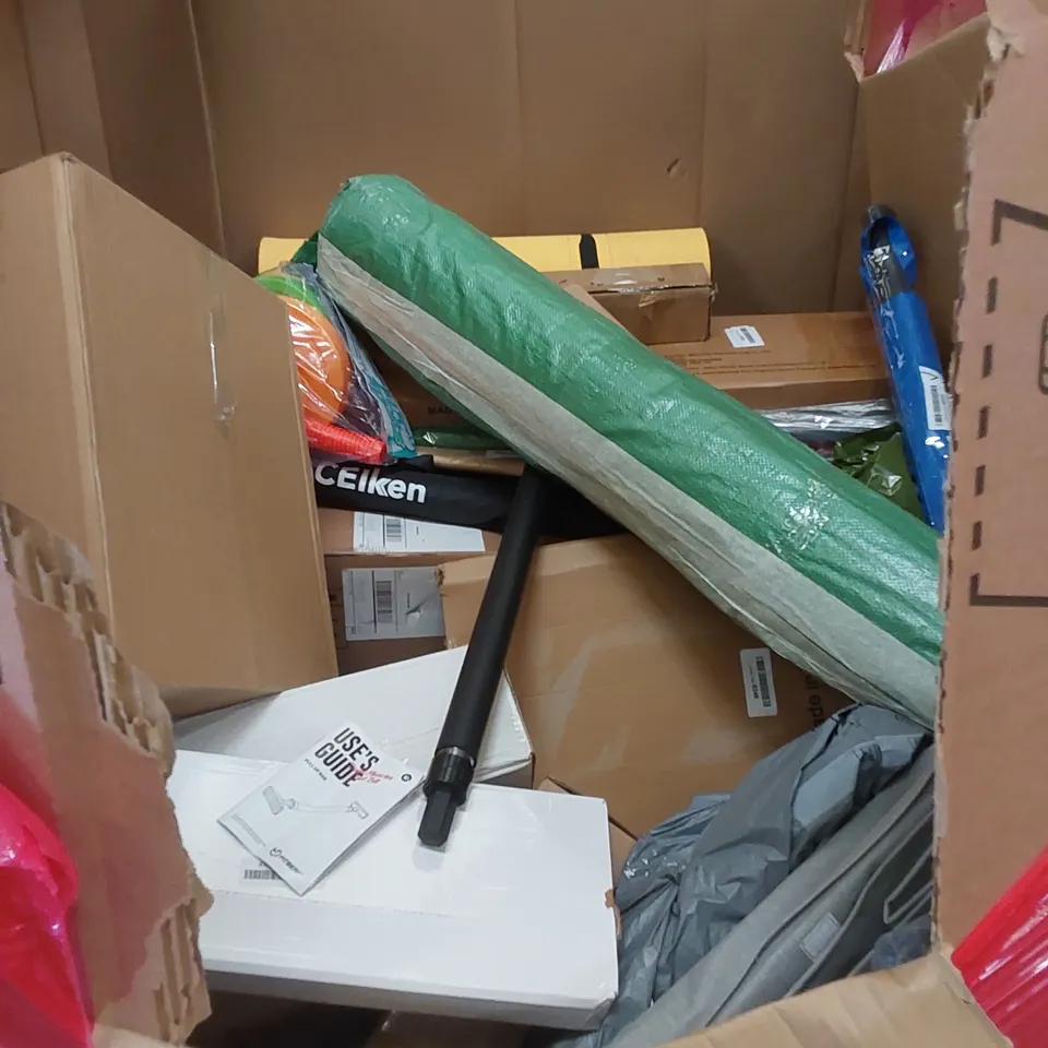 PALLET OF ASSORTED HOUSEHOLD ITEMS AND CONSUMER PRODUCTS TO INCLUDE; KIDS SKATEBOARD PROTECTION, TOILET SEATS, BOXED FURNITURE ETC 