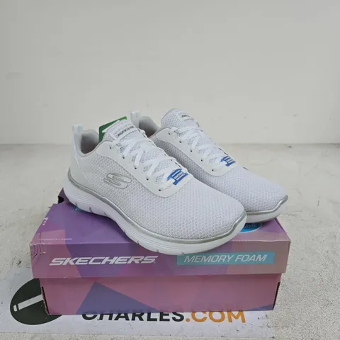 SKECHERS FLEX APPEAL 5.0 METALLIC LACE UP TRAINER SIZE 6 BOXED
