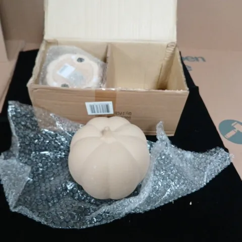 GISELA GRAHAM LONDON CERAMIC PUMPKIN ORNAMENT
