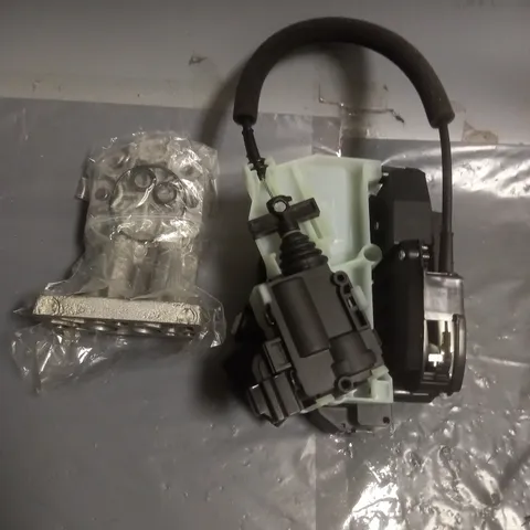 BOX OF ASSORTED CAR ITEMS TO INCLUDE TOOLS , NUTS AND BOLTS , DOOR LOCK UNITE / COLLECTION ONLY